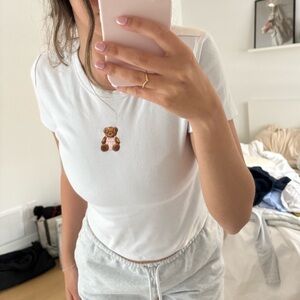 Aritzia White Short Sleeve Tee with Bear Design